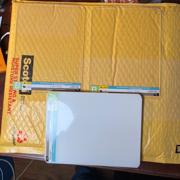 Provocraft Cuttlebug Bundle - Picture 6 of 10